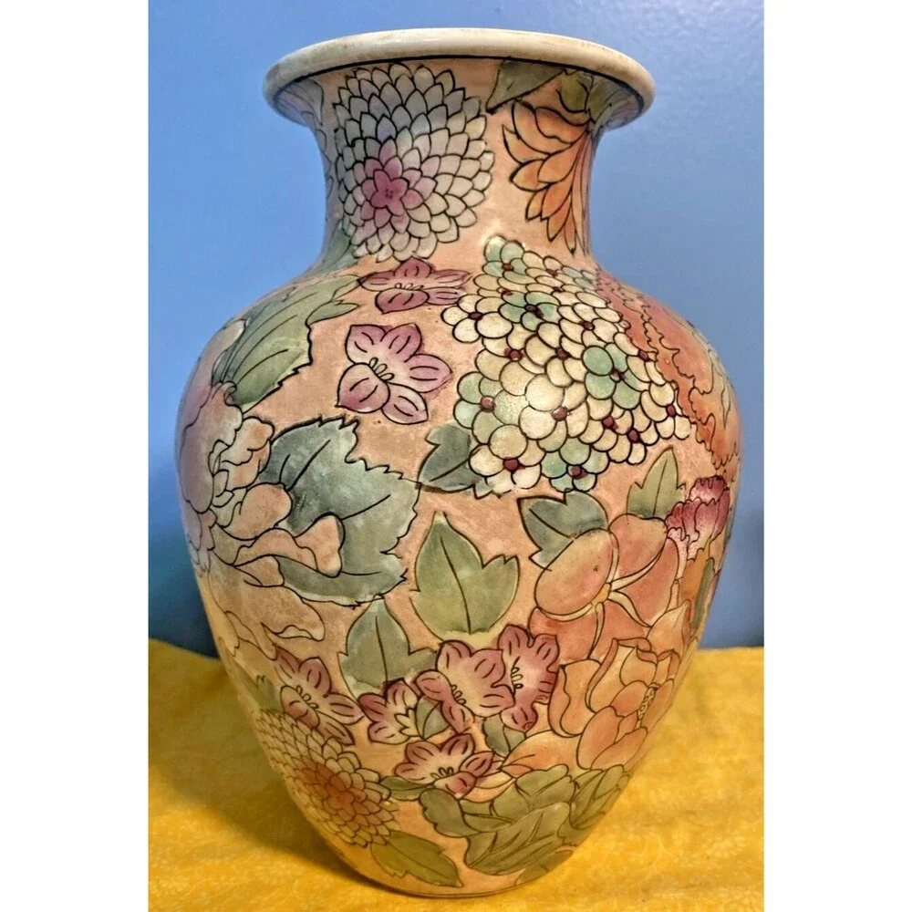 Chinese Porcelain Vase Hand Decorated In Macau 8.5